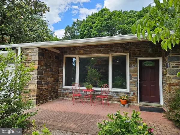 331 Crest Park Rd, PHILADELPHIA, PA 19119