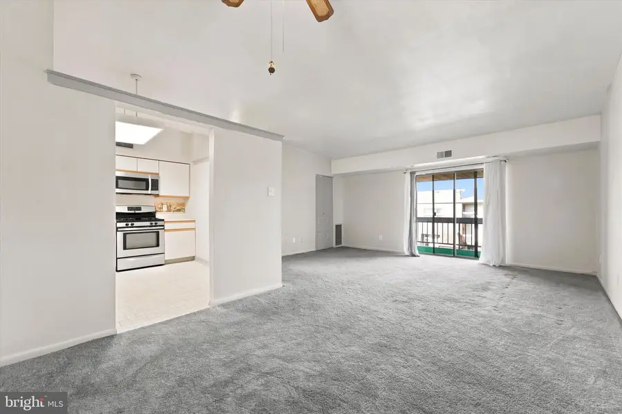58201 Delaire Landing Rd #201, Philadelphia, PA 19114 - #2