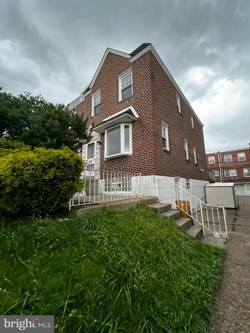 6624 Cottage St, Philadelphia, PA 19135 - #1