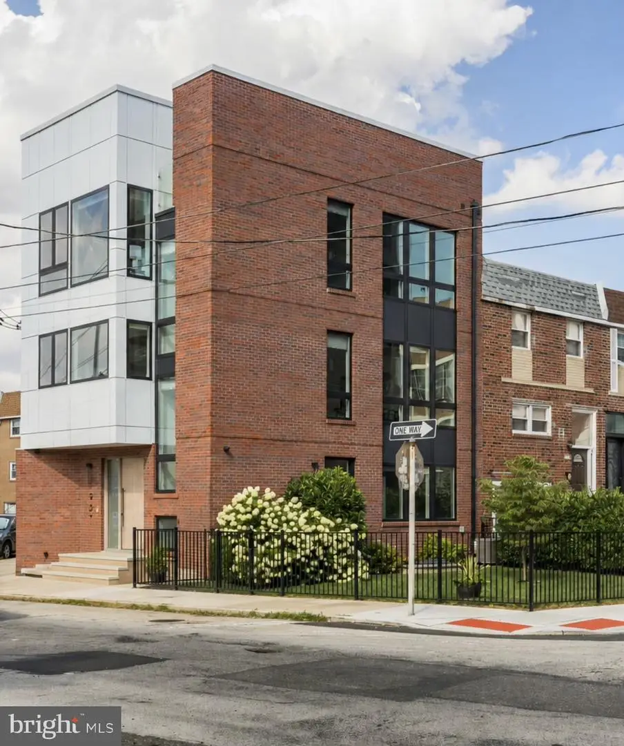 527 Brown St, Philadelphia, PA 19123 - #1