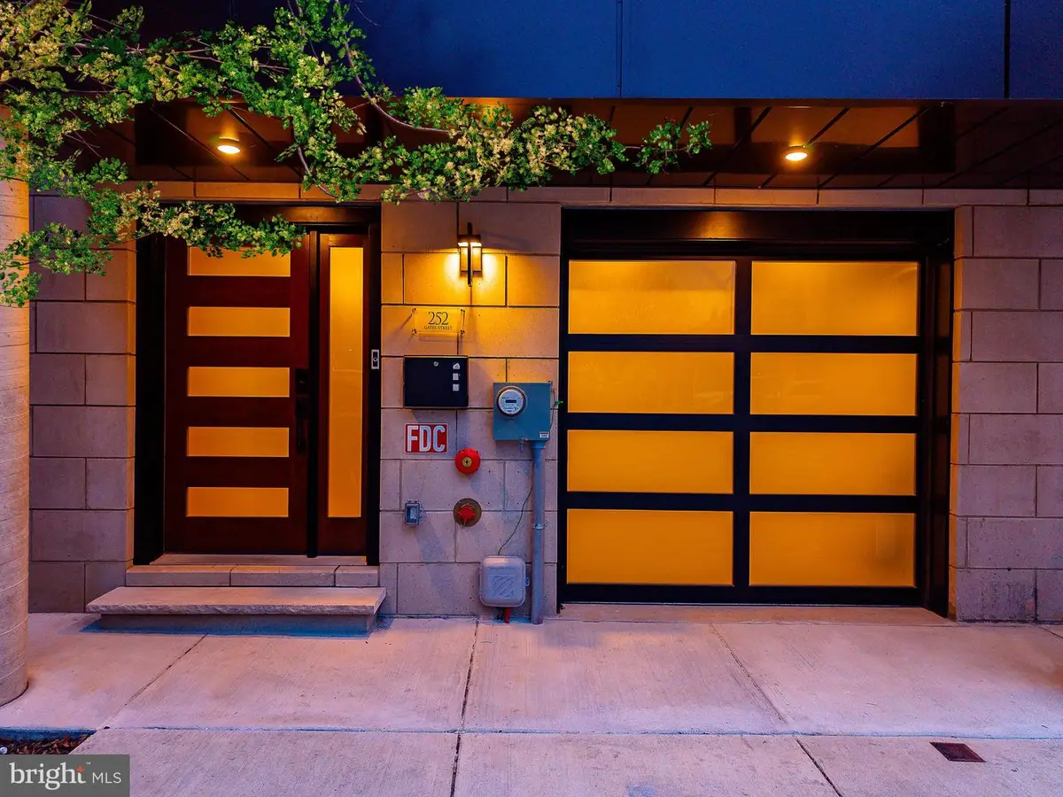 252 Gates St, Philadelphia, PA 19128 - #1