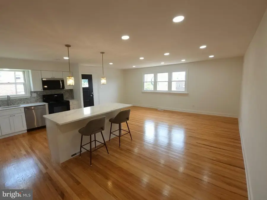781 Livezey Ln, Philadelphia, PA 19128 - #2