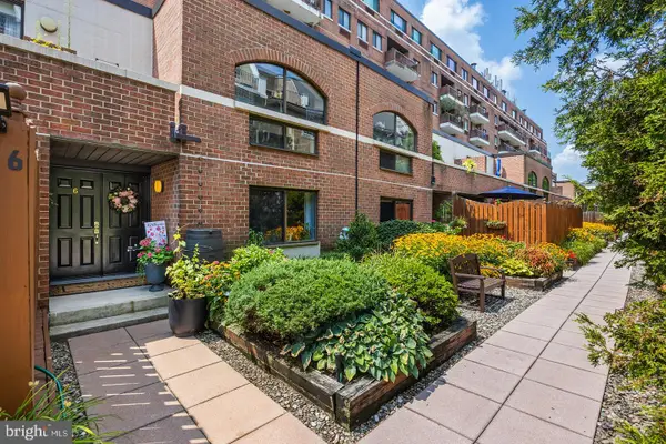 200-10 Lombard St, PHILADELPHIA, PA 19147