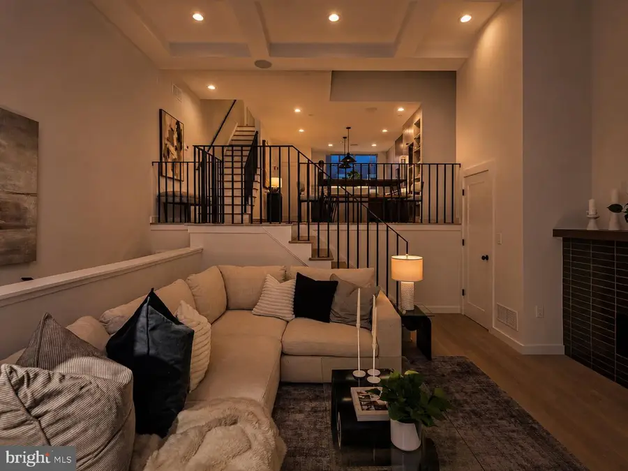 958 N 6th St, Philadelphia, PA 19123 - #3
