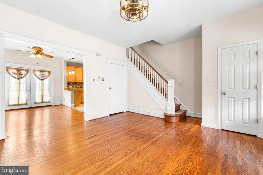 446 Markle St, Philadelphia, PA 19128 - #3