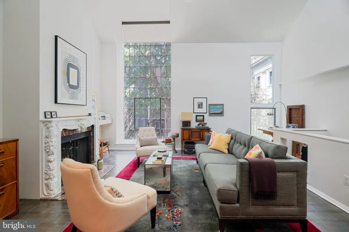 16 Saint James Ct, Philadelphia, PA 19106 - #1