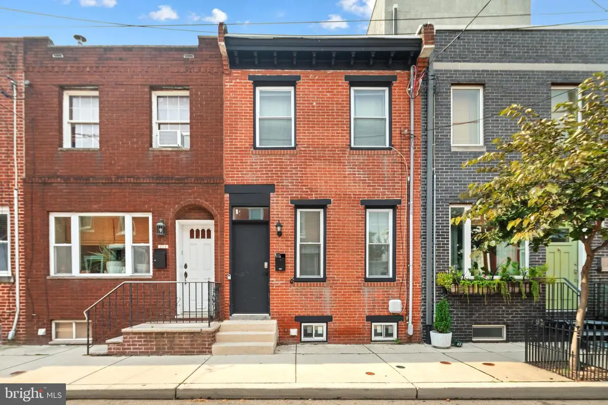246 Watkins St, Philadelphia, PA 19148 - #1