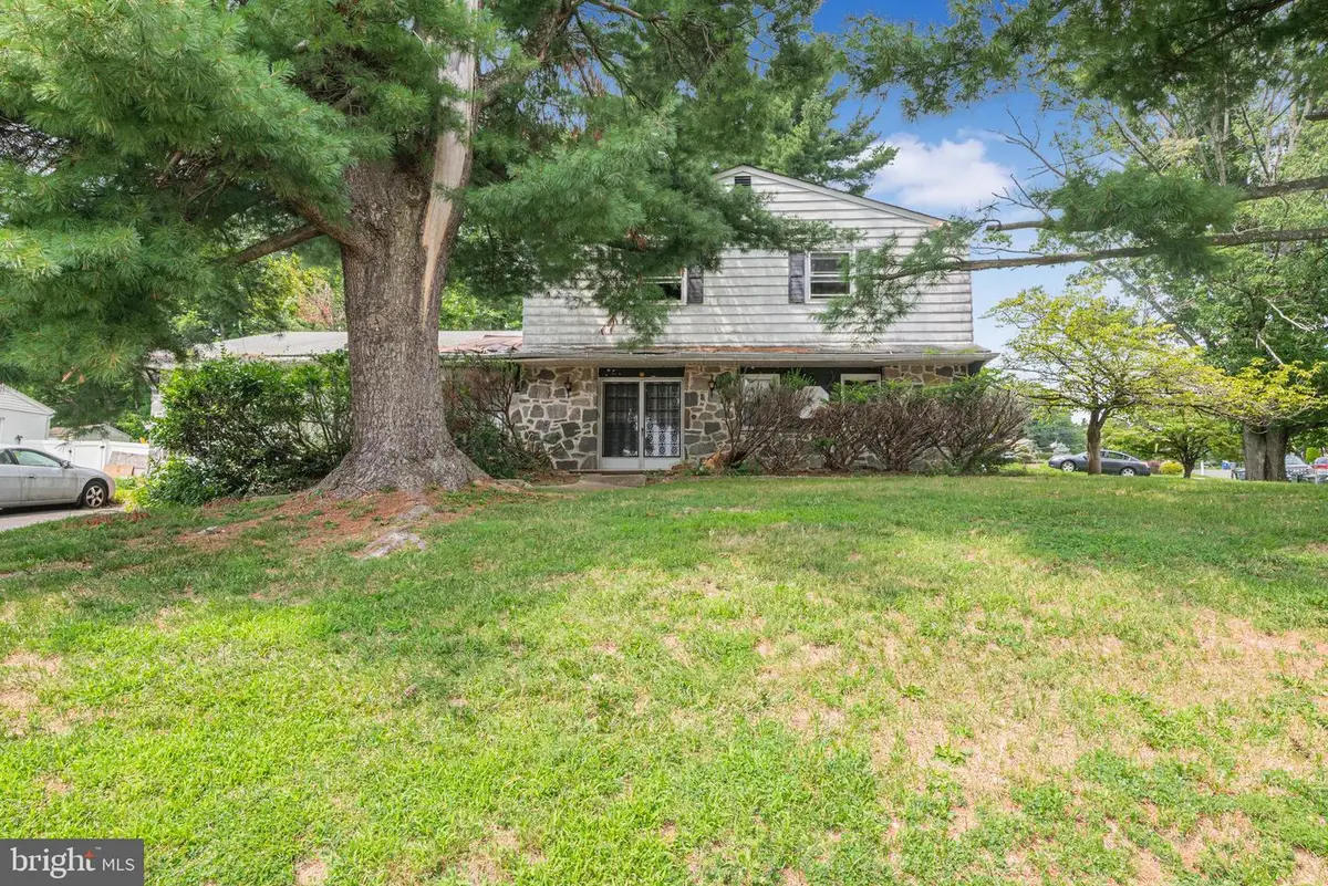 9096 Pine Rd, Philadelphia, PA 19115 - #1