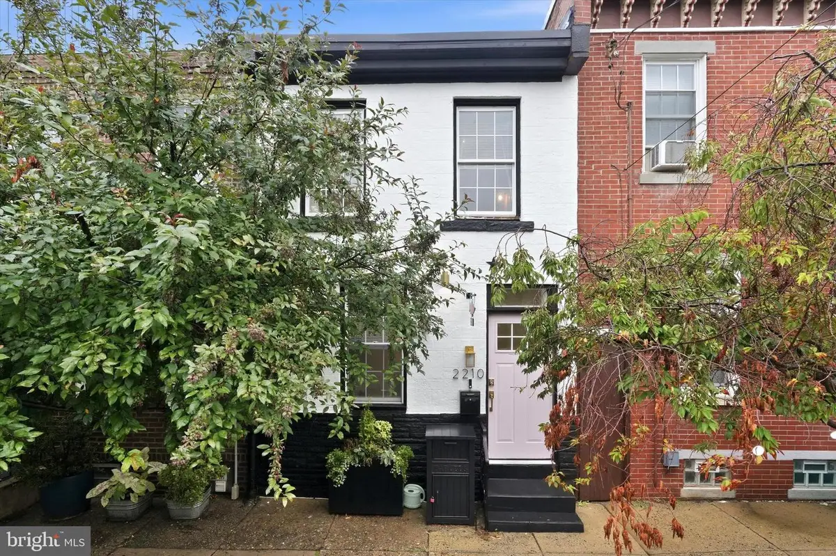 2210 E Thompson St, Philadelphia, PA 19125 - #1