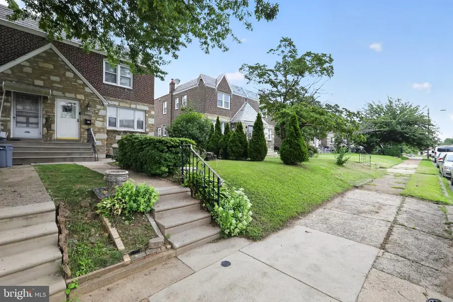 2003 Oakmont St, Philadelphia, PA 19152 - #2