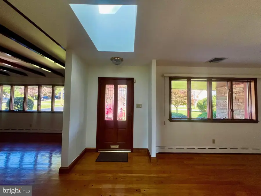 714 Stratford Dr, Philadelphia, PA 19115 - #3