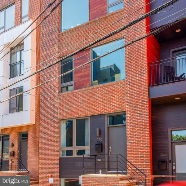 250 Poplar St, PHILADELPHIA, PA 19123