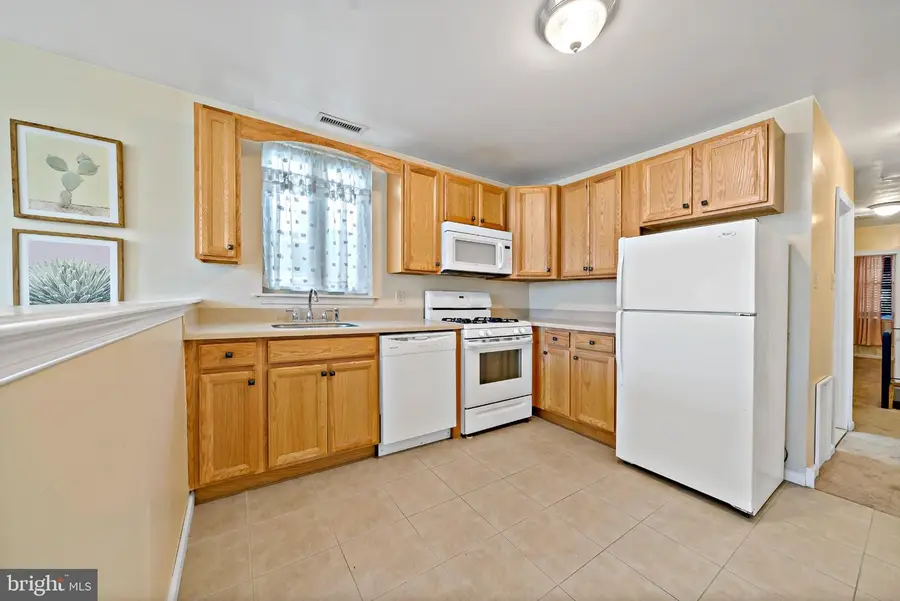 1942 Wolf St, Philadelphia, PA 19145 - #3
