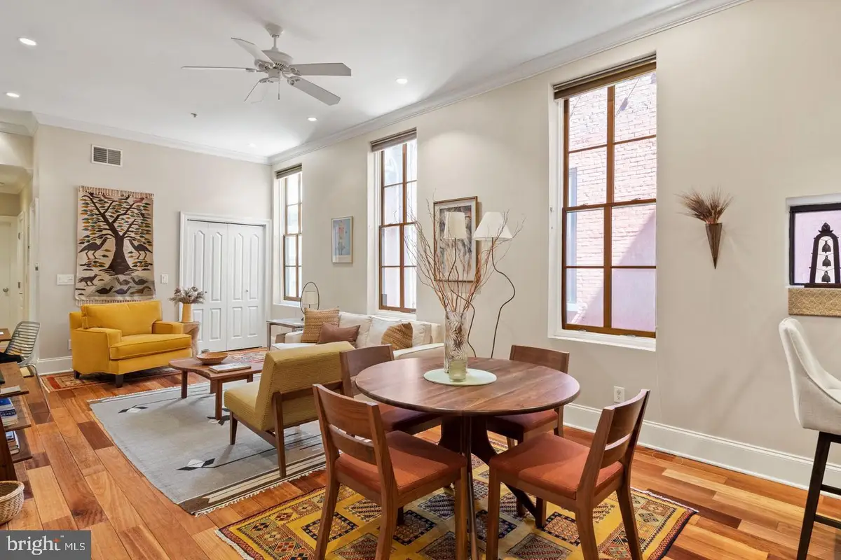 2049 Walnut St #1r, Philadelphia, PA 19103 - #1