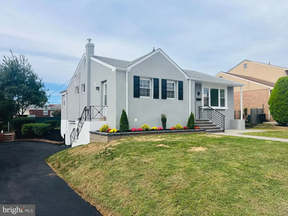 7818 Farnsworth St, Philadelphia, PA 19152 - #1