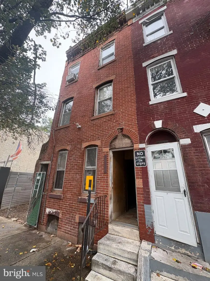 2433 N Lawrence St, Philadelphia, PA 19133 - #1