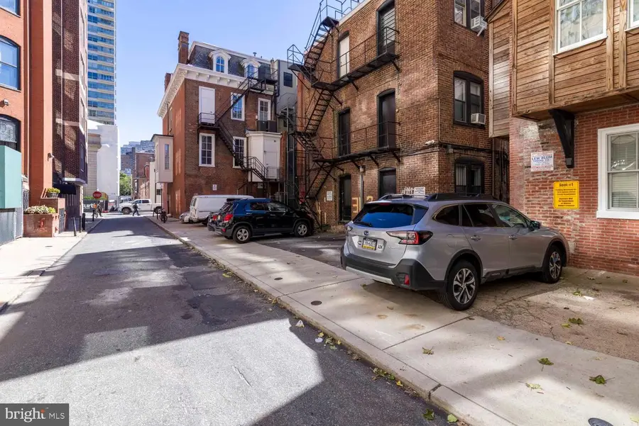 1813 Spruce St #4r, Philadelphia, PA 19103 - #2