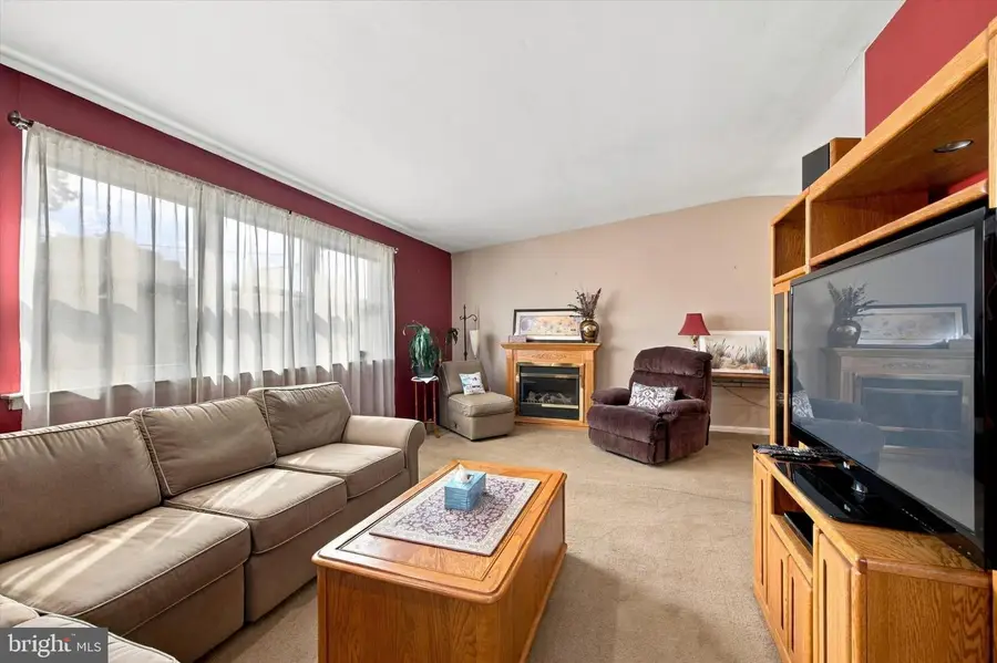 9854 Cowden St, Philadelphia, PA 19115 - #2
