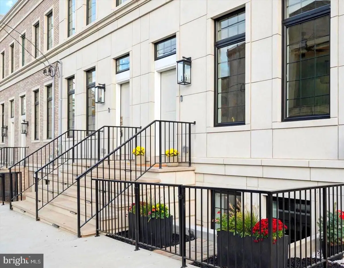 124 E Sharpnack St, Philadelphia, PA 19119 - #1