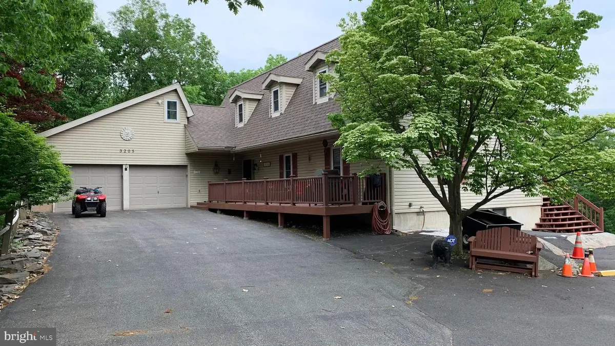 3205 Ely Ct, Bushkill, PA 18324 - Image #1