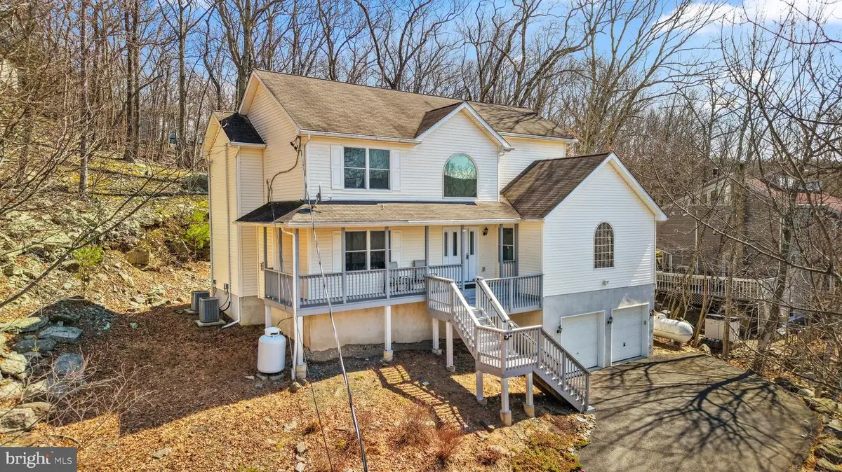 226 Regent St, Bushkill, PA 18324 - #1