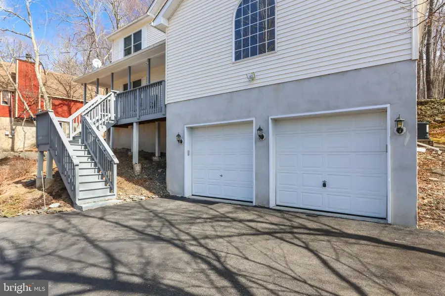 226 Regent St, Bushkill, PA 18324 - #2