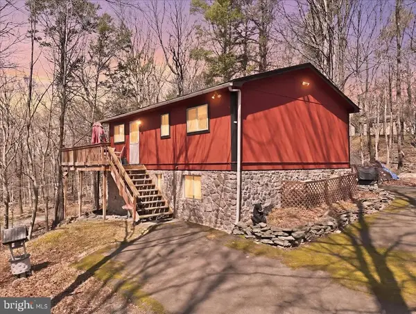 150 Tanglewood Dr, GREENTOWN, PA 18426