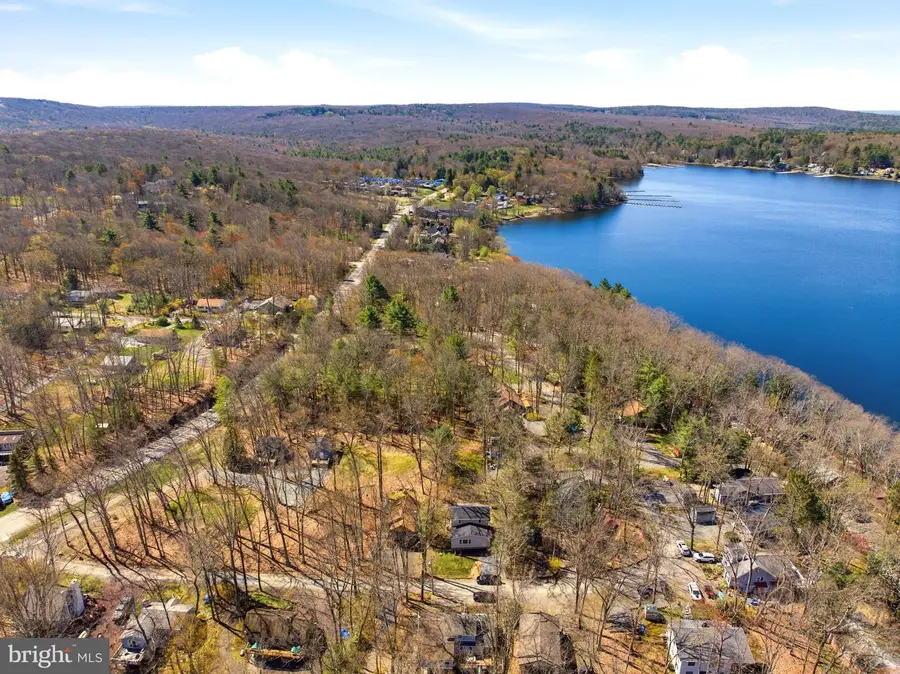 410 Sunset Forest Dr, Hawley, PA 18428 - #3