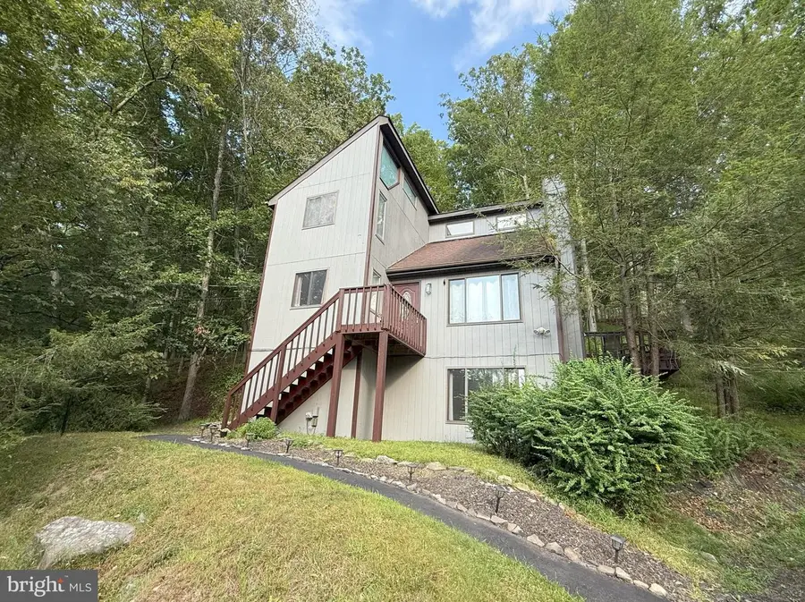 6271 Decker Rd, Bushkill, PA 18324 - #2