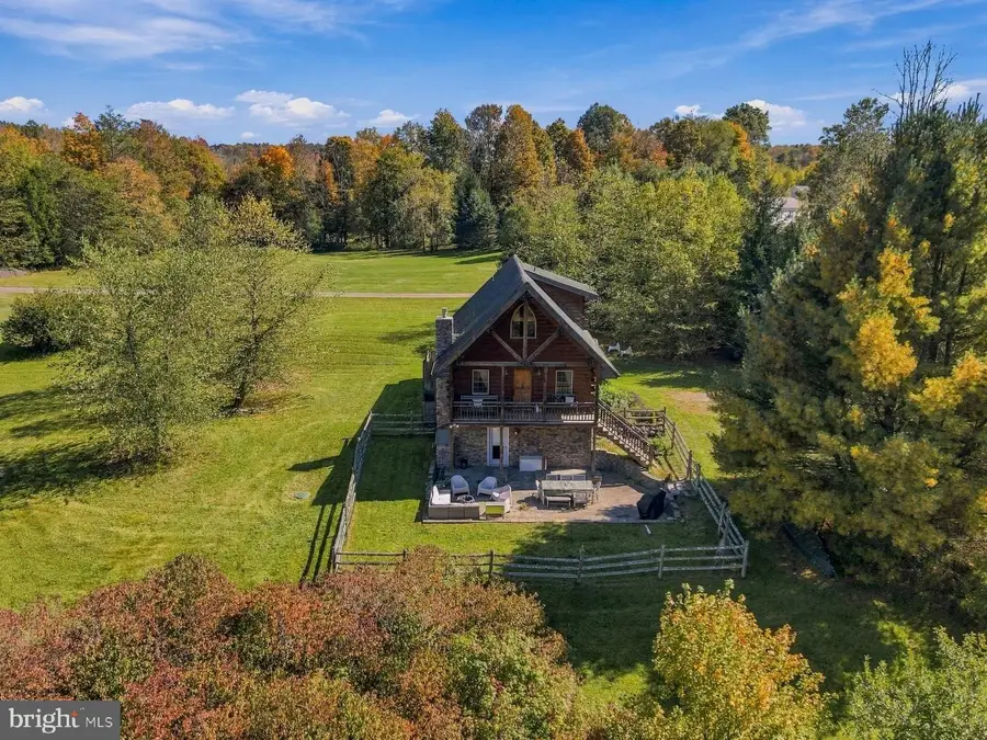100 Meadowlark Ln, Greentown, PA 18426 - #2