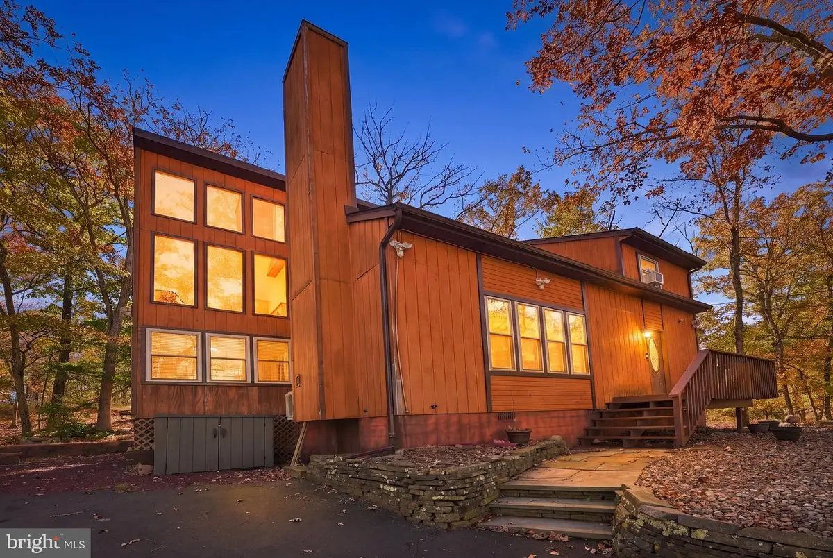 122 Dover Dr, Bushkill, PA 18324 - #1