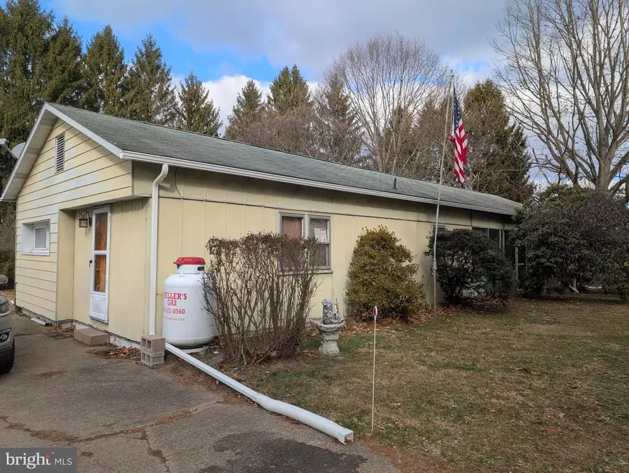 96 Yankee Dr, New Bloomfield, PA 17068 - Image #2