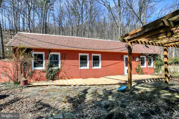 98 Fallen Cabin Ln, LANDISBURG, PA 17040