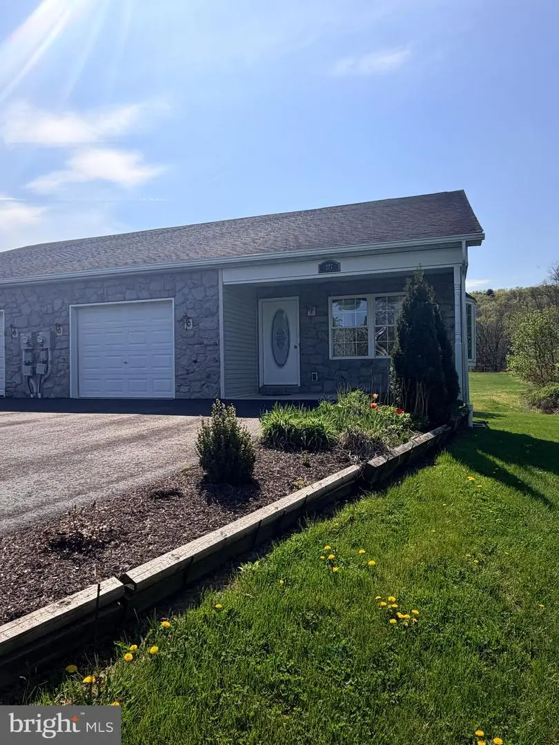 227 Patio Ct, New Bloomfield, PA 17068 - #1