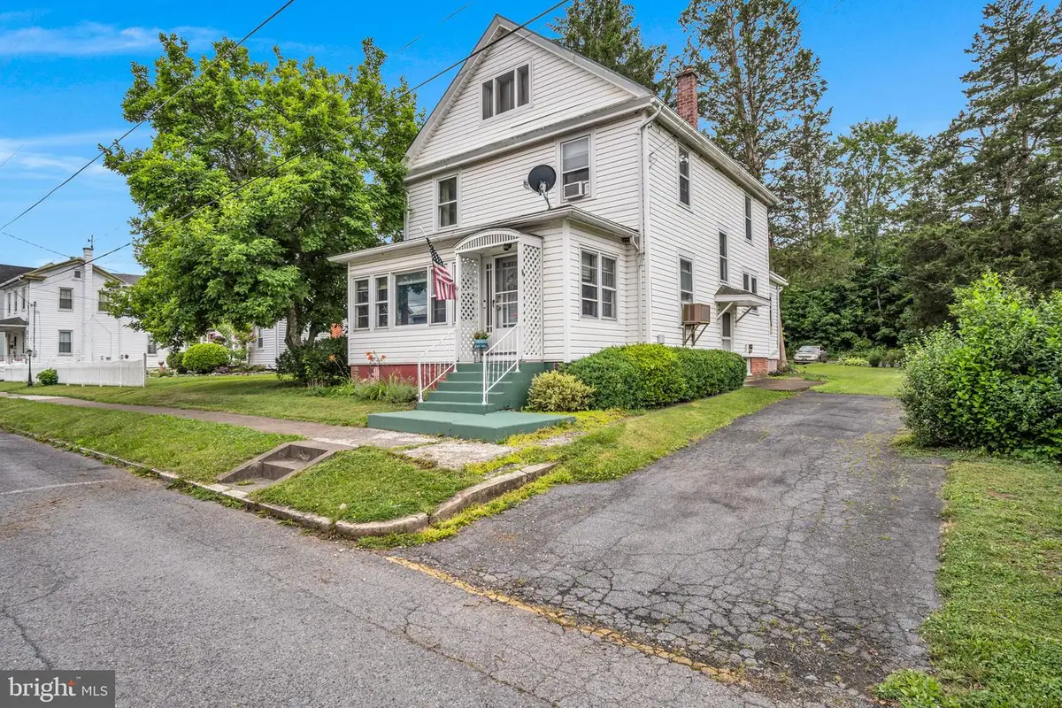 431 N 5th St, Newport, PA 17074 - #1