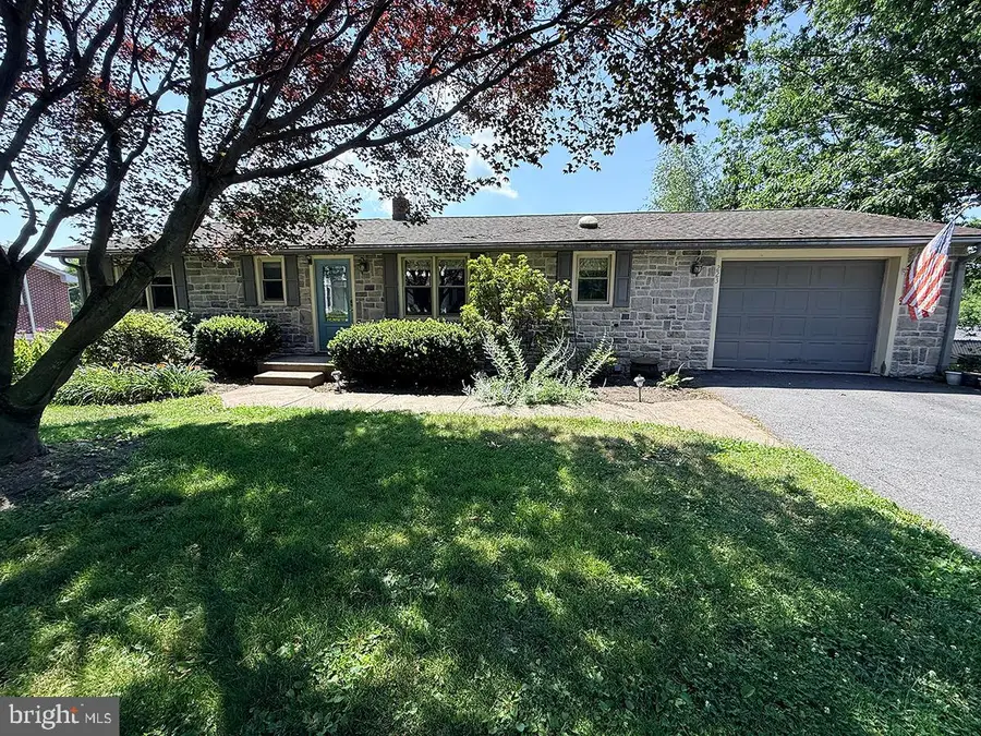 223 W High St, New Bloomfield, PA 17068 - #2