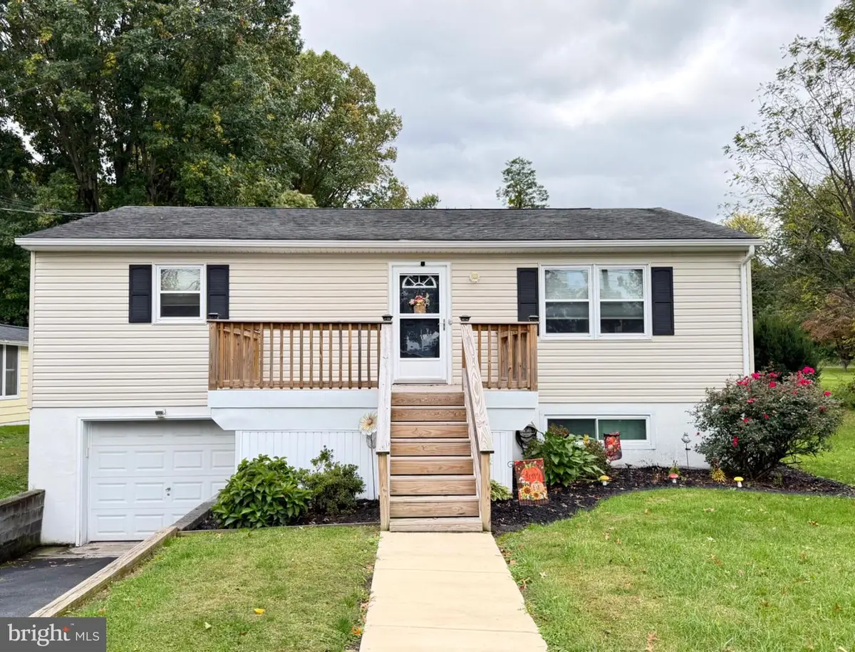422 Susquehanna St, Marysville, PA 17053 - #1