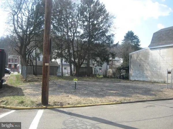 438 S Front St, SAINT CLAIR, PA 17970