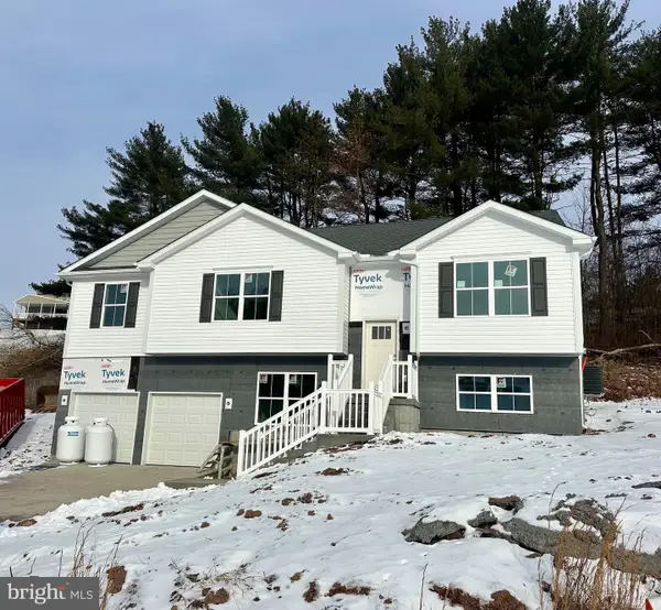 9 Country Club Rd, ASHLAND, PA 17921