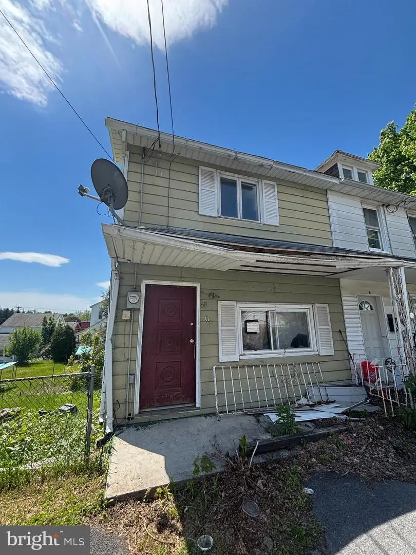 6 W Walnut St, Middleport, PA 17953 - #1