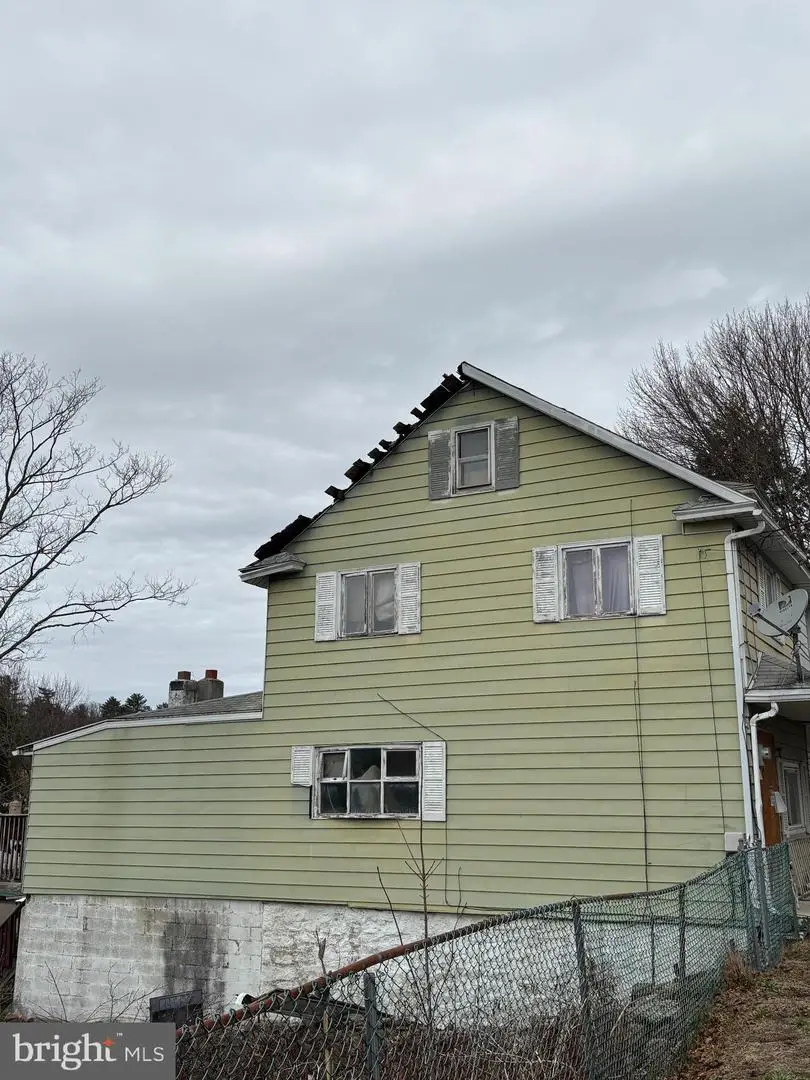 6 W Walnut St, Middleport, PA 17953 - #3