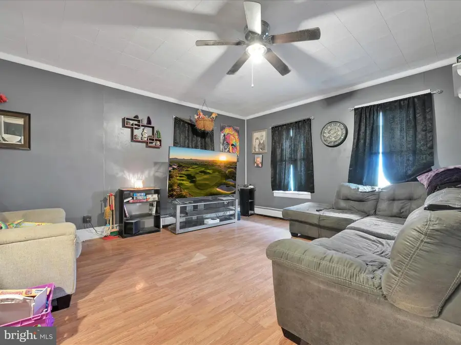 211 W Lincoln Ave, Schuylkill Haven, PA 17972 - Image #2