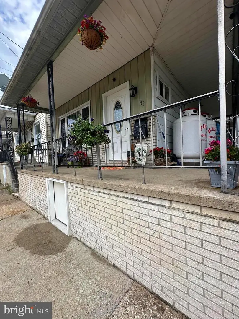 39 W Grand Ave, Tower City, PA 17980 - Image #2