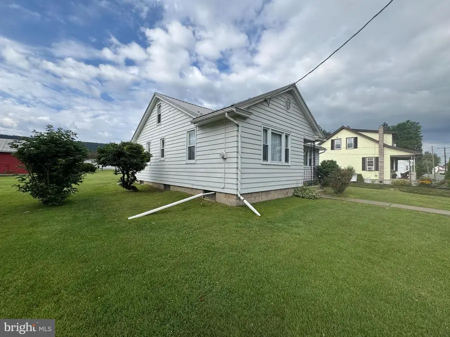 513 E Chestnut St, Hegins, PA 17938 - Image #2