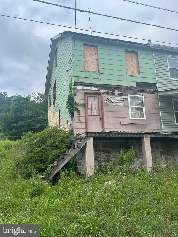 17 Main St, NEW PHILADELPHIA, PA 17959