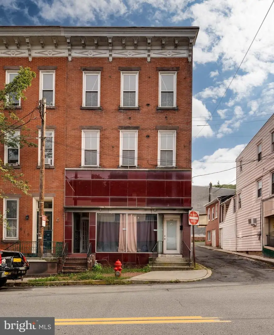 621 W Market St, Pottsville, PA 17901 - Image #2