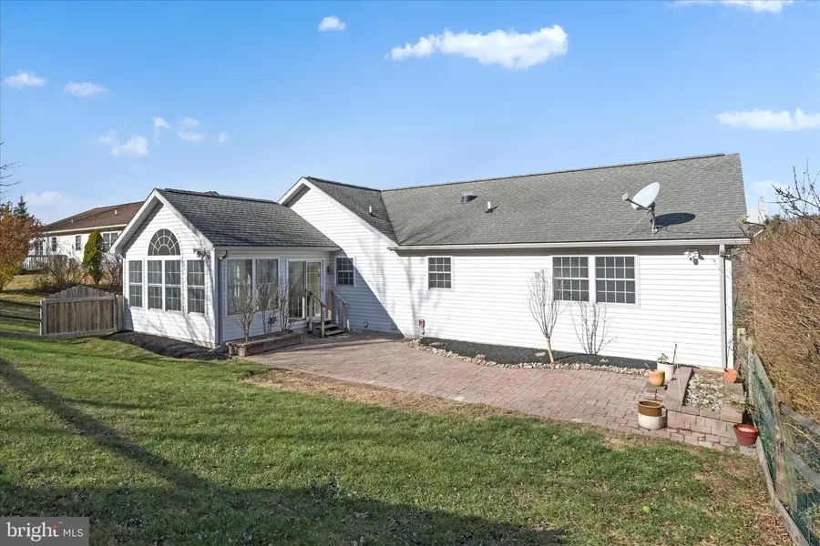 686 Wynonah Dr, Auburn, PA 17922 - Image #2