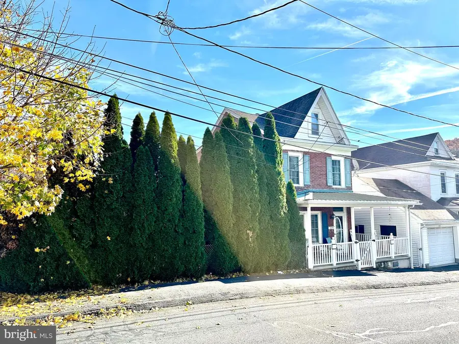 225 Cherry St, Saint Clair, PA 17970 - Image #2