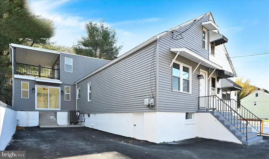 36 W Bacon St, Pottsville, PA 17901 - Image #2