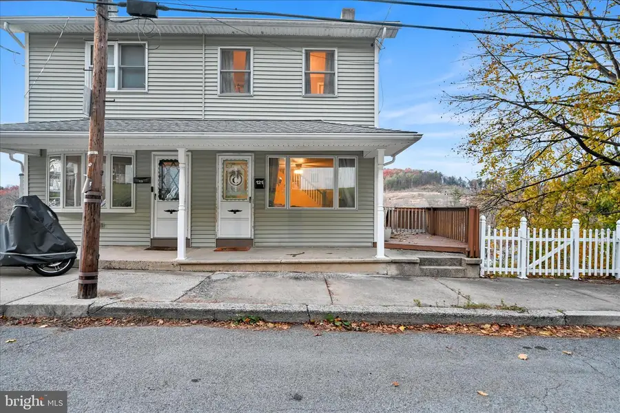 121 W Savory St, Pottsville, PA 17901 - Image #2